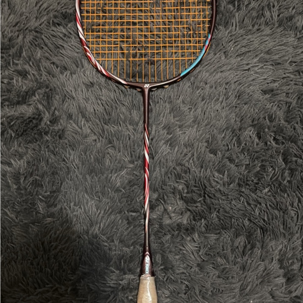 Yonex 100zz 4UG5